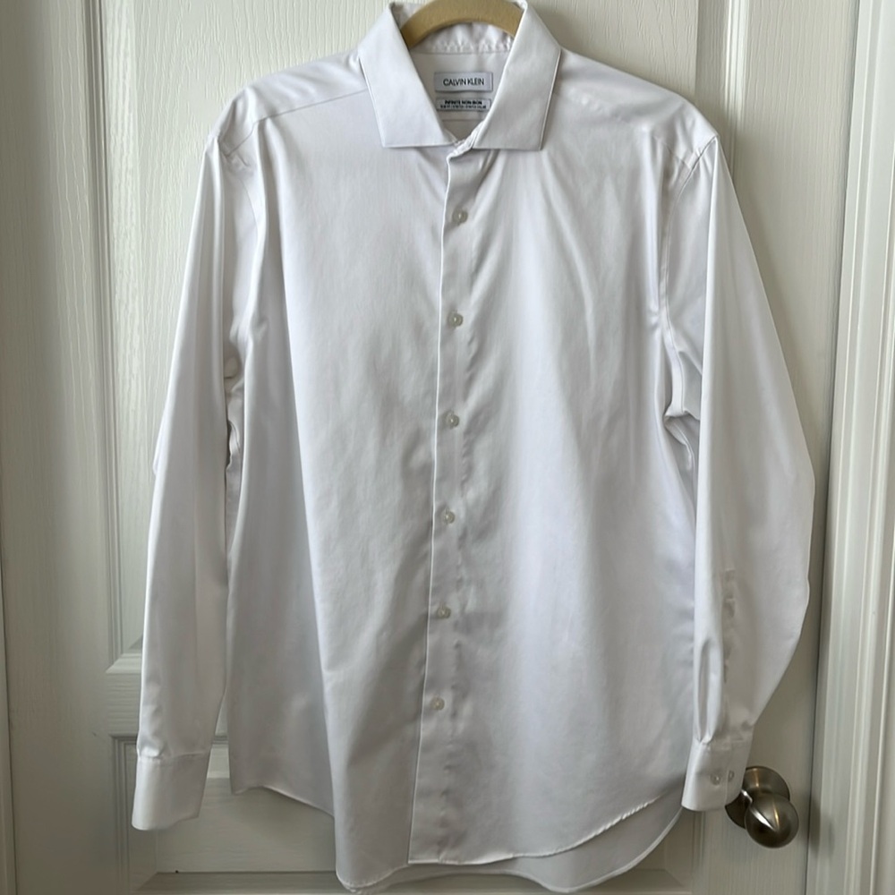 Calvin Klein Men’s Button Down Infinite Non-Iron Slim Fit Stretch Large